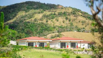 Pool Front with Ocean View | Terrasse/Patio
