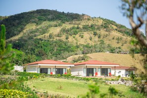 Pool Front with Ocean View | 露台