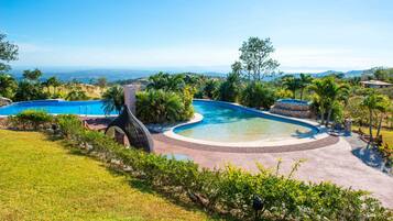 Pool Front with Ocean View | Terraza o patio