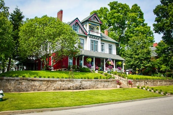 Evans Holly Grove Inn B&B