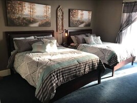 舒适双人房（单人入住）, 2 张大床, 公共浴室, 庭院 | 埃及棉床单、高档床上用品、加厚床垫、熨斗/熨衣板