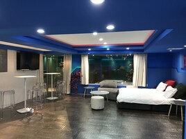 Basement Apartment | 1 υπνοδωμάτιο, σίδερο/σιδερώστρα, δωρεάν Wi-Fi, κλινοσκεπάσματα 