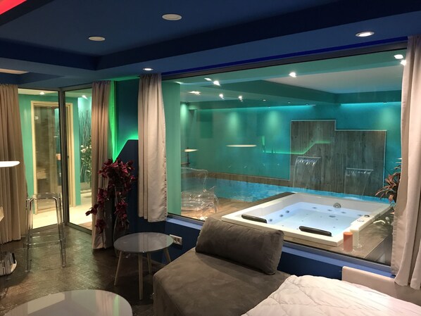 Basement Apartment | 起居区 | 平板电视