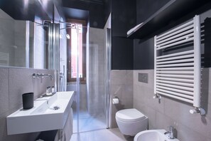 Deluxe Double or Twin Room | Bathroom - Charming Roma (Rome)