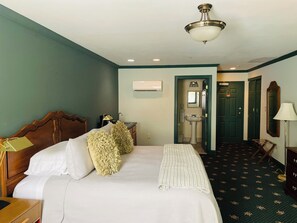 Room, Private Bathroom (State Street Suite) | Premium bedding, desk, iron/ironing board, free WiFi - Hargrave House B & B (Doylestown)