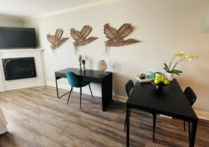 Room, Private Bathroom (Doylestown Suite) | Premium bedding, desk, iron/ironing board, free WiFi - Hargrave House B & B (Doylestown)