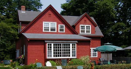 Woods Hole Passage Inn