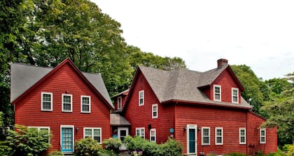 Woods Hole Passage Inn