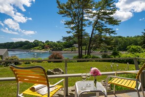 Room, Private Bathroom (Room 115) | In-room safe, blackout drapes, iron/ironing board, free WiFi - Dockside Guest Quarters & Restaurant (York)
