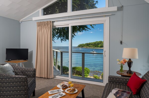 TV - Dockside Guest Quarters & Restaurant (York)