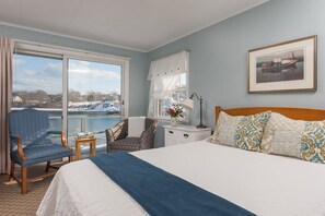 In-room safe, blackout curtains, iron/ironing board, free WiFi - Dockside Guest Quarters & Restaurant (York)