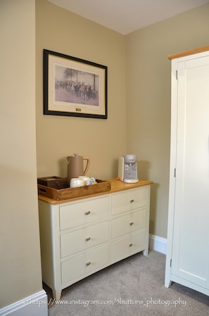 Basic Double Room | Egyptian cotton sheets, premium bedding, individually decorated - Georgian House Hotel (Whitehaven)