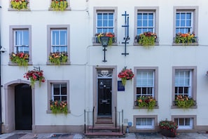 Front of property - Georgian House Hotel (Whitehaven)