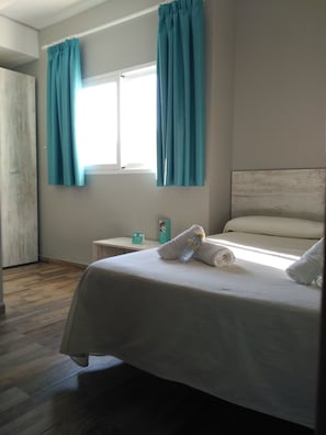 Doppelzimmer | 1 Schlafzimmer, Schreibtisch, Verdunkelungsvorhänge