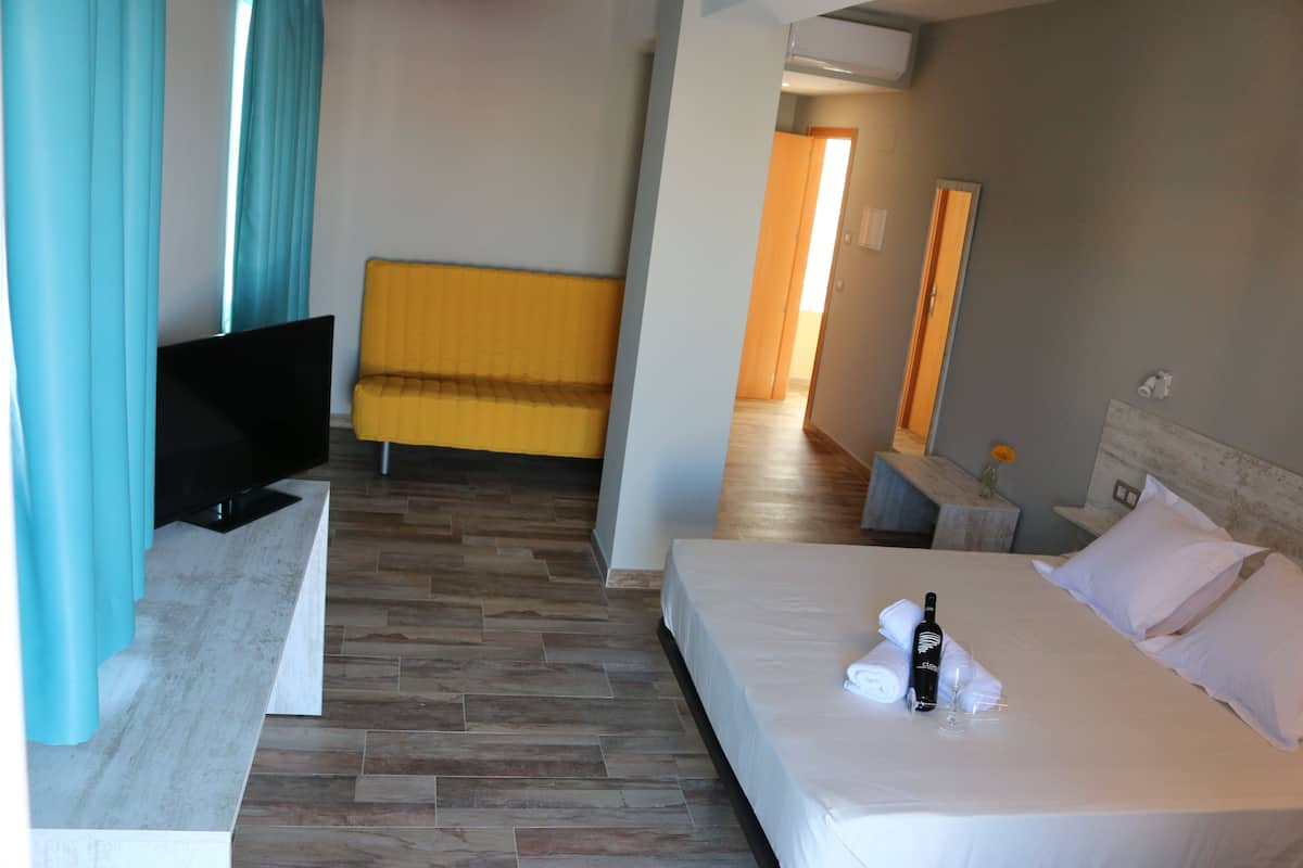 Family Room | 1 bedroom, desk, blackout curtains, soundproofing