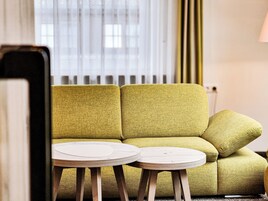 Una televisión de pantalla plana