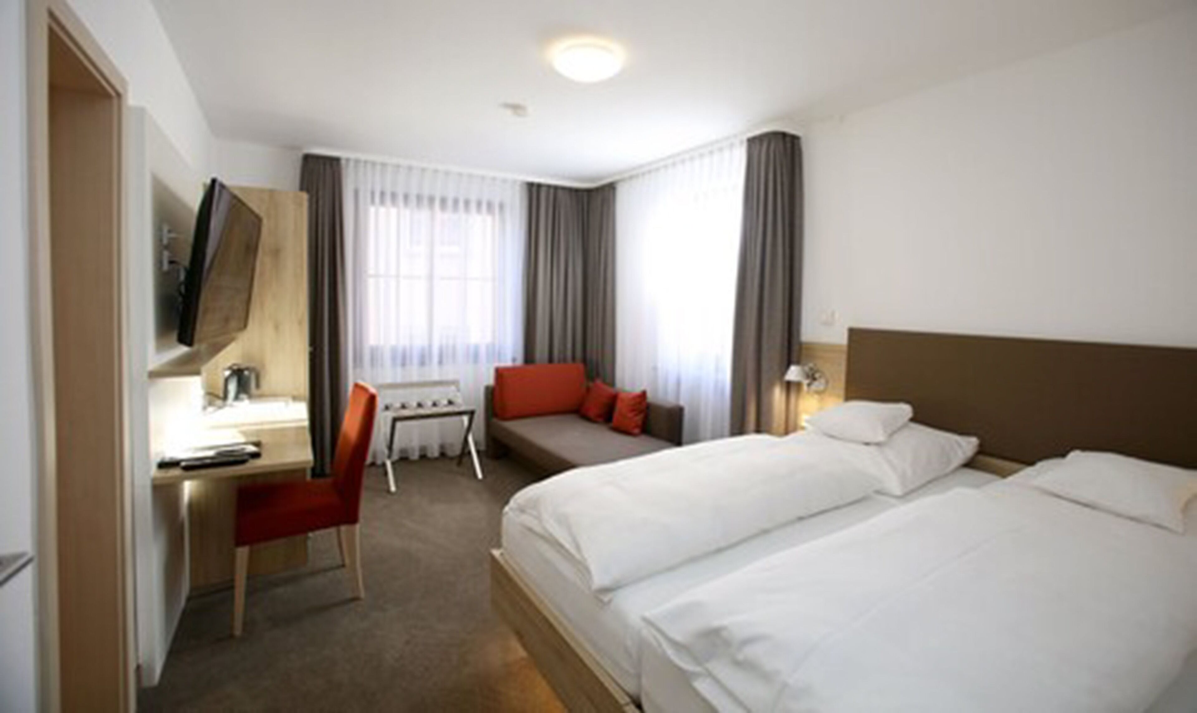 comfort double room, private bathroom | 1 bedroom, premium bedding, minibar, desk