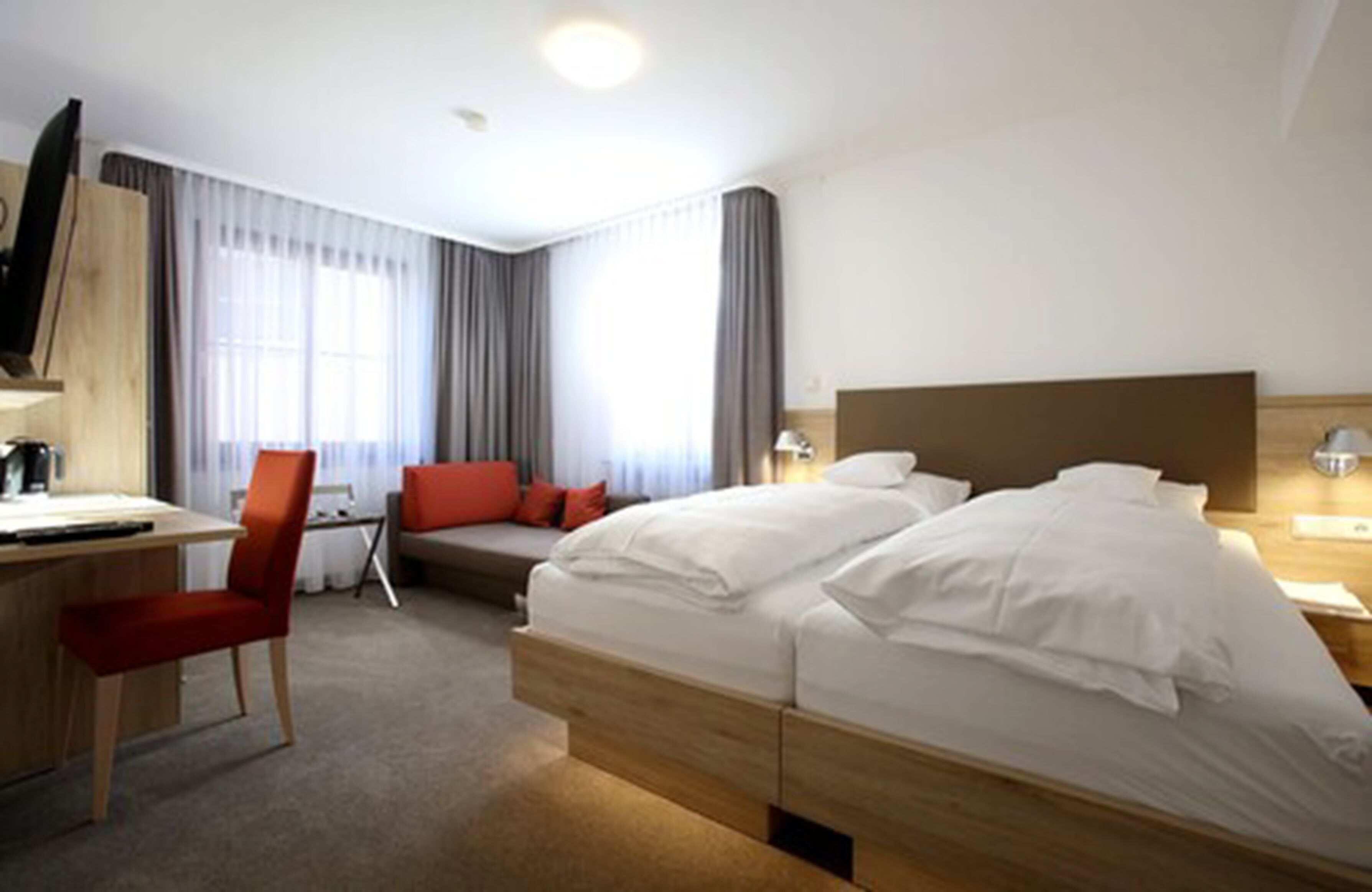 comfort double room, private bathroom | 1 bedroom, premium bedding, minibar, desk