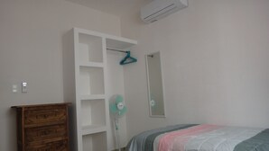 Standard-Apartment, 2 Schlafzimmer | 2 Schlafzimmer, Bügeleisen/Bügelbrett, kostenloses WLAN