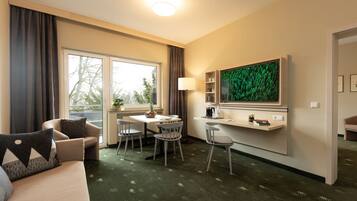 Apartment | Minibar, blackout drapes, soundproofing, iron/ironing board