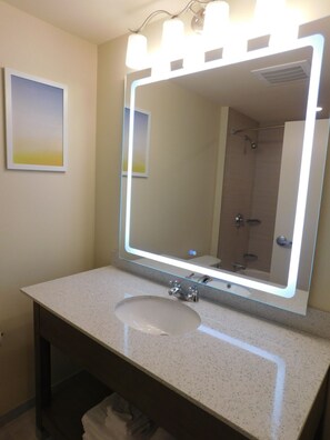 Free toiletries, hair dryer, towels - Days Inn & Suites by Wyndham Kearney (Kearney)