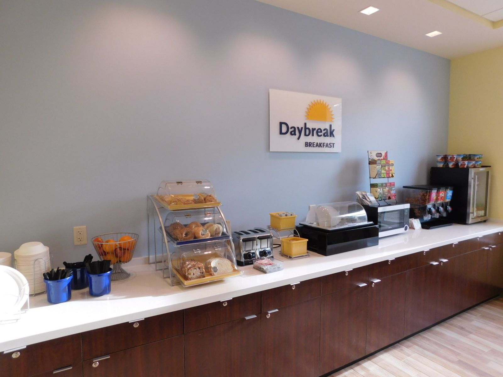 free daily continental breakfast