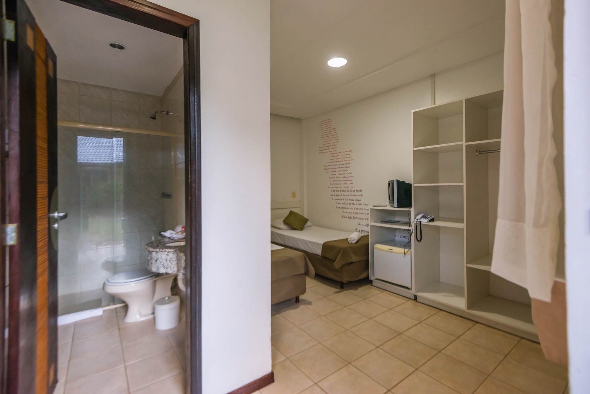 standard double room single use | 5 bedrooms, minibar, free wifi, bed sheets