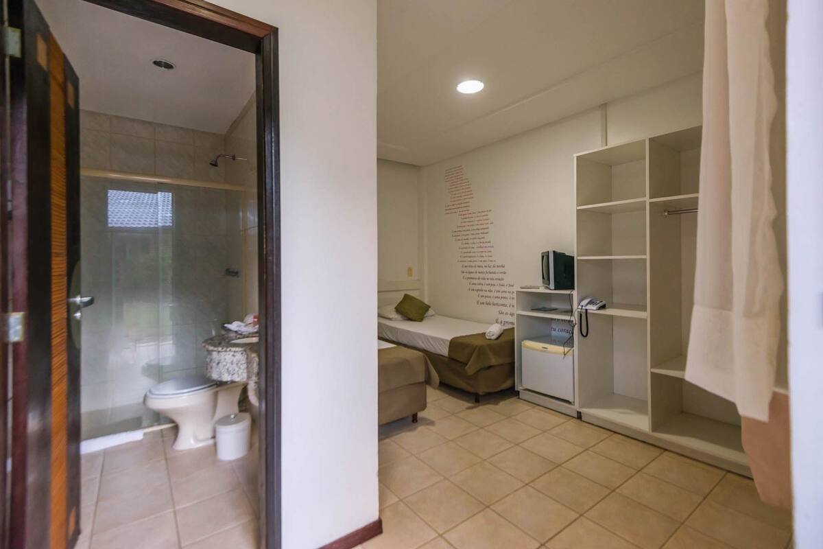 standard double room single use | 5 bedrooms, minibar, free wifi, bed sheets