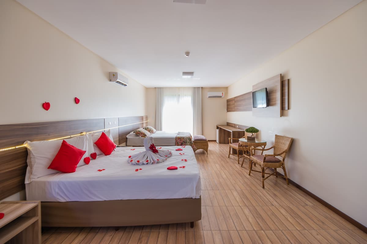 5 bedrooms, minibar, free wifi, bed sheets