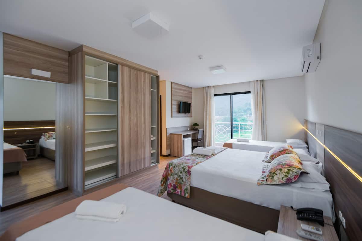 deluxe double or twin room, 2 double beds | 5 bedrooms, minibar, free wifi, bed sheets