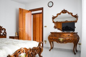 In-room safe, laptop workspace, free WiFi