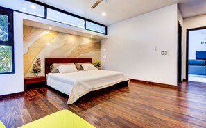 5 Schlafzimmer, Schreibtisch, Bügeleisen/Bügelbrett, Reisekinderbett