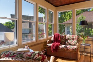 Habitación, baño privado (THE VARSITY SUITE) | Balcón