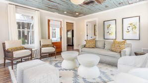 Deluxe Room, Private Bathroom | Living area | Flat-screen TV