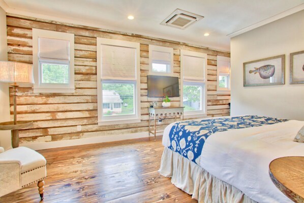 Individually decorated, individually furnished, iron/ironing board - The Roost Ocean Springs (Ocean Springs)