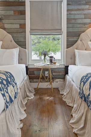 Room, Private Bathroom (The Sawgrass Suite) | Individually decorated, individually furnished, iron/ironing board. The Roost Ocean Springs