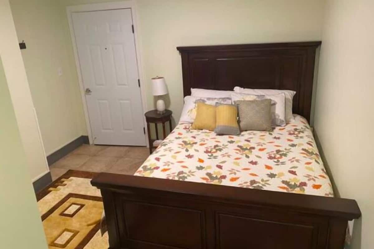 comfort room #8 | soundproofing, free wifi, bed sheets