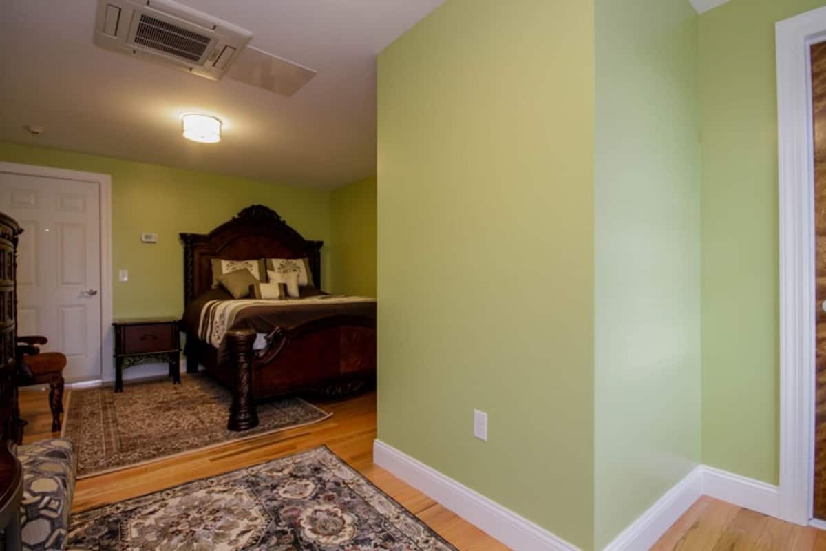 room, private bathroom (room #1) | soundproofing, free wifi, bed sheets