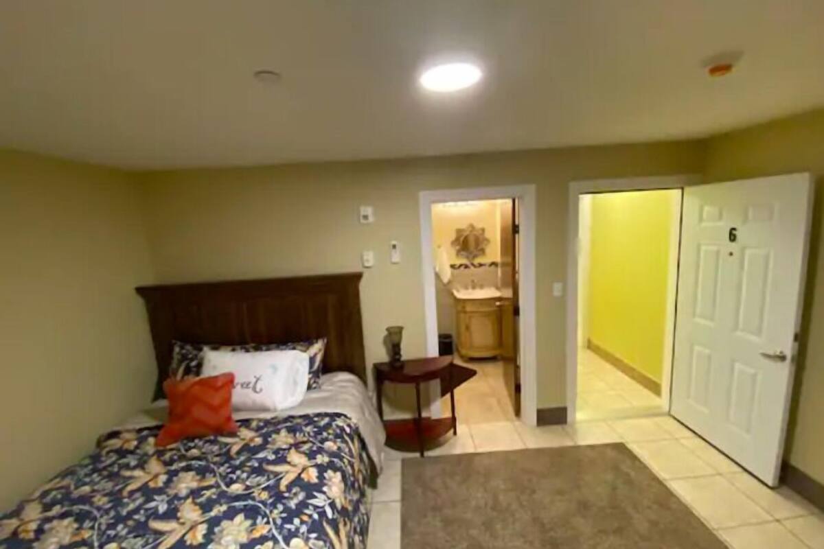 room #6 | soundproofing, free wifi, bed sheets