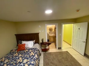 Room #6 | Soundproofing, free WiFi, bed sheets