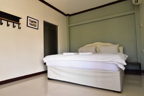 Room - Bangrak Resort (Nakhon Sawan)