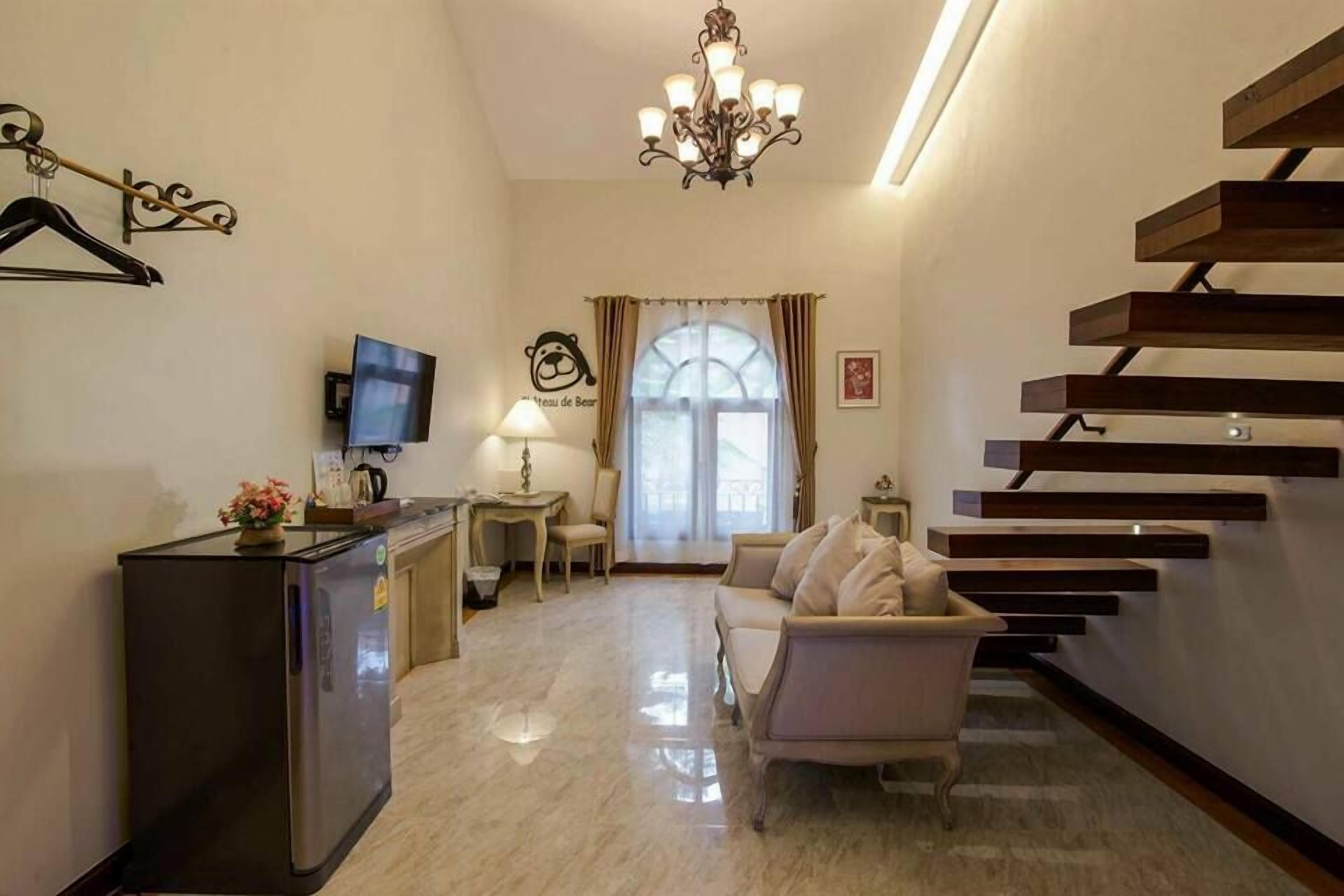 family room | living area | flat-screen tv