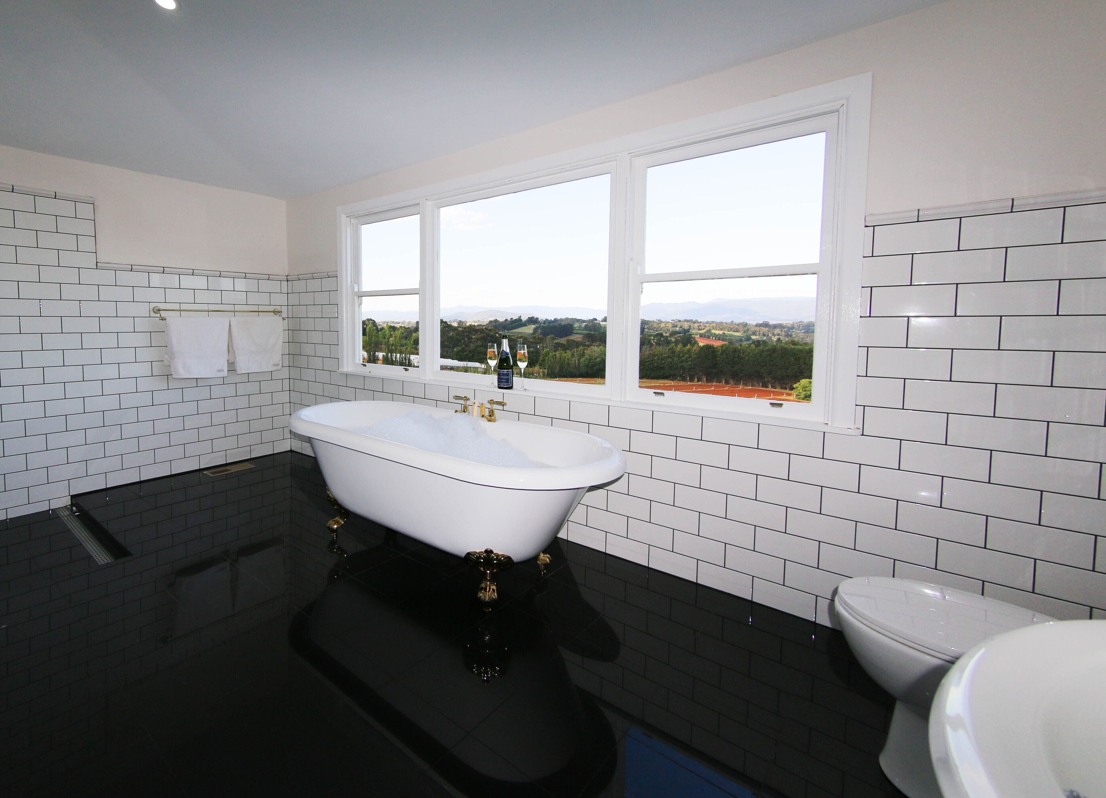 Luxury Accommodation for Couples, Families and Groups