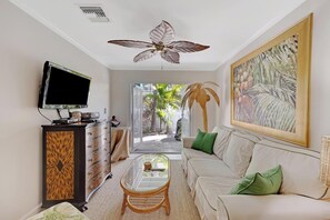 Tv, dvd-afspiller, stereoanlæg