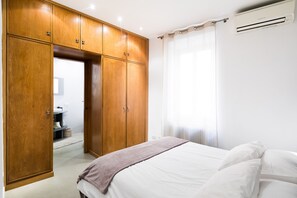 1 bedroom, in-room safe, iron/ironing board, free WiFi