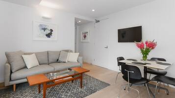 TV, Netflix, streaming services