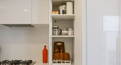 The Lincoln Chic South Yarra Apartment