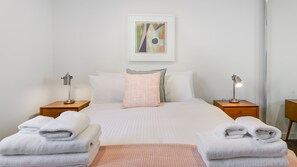 1 bedroom, iron/ironing board, free WiFi, bed sheets - BOUTIQUE STAYS - The Lincoln (South Yarra)