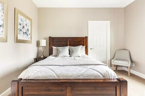 6 bedrooms, desk, iron/ironing board, travel cot