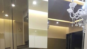 Departamento | Cocineta privada | Refrigerador con congelador, microondas, horno y parrilla de estufa
